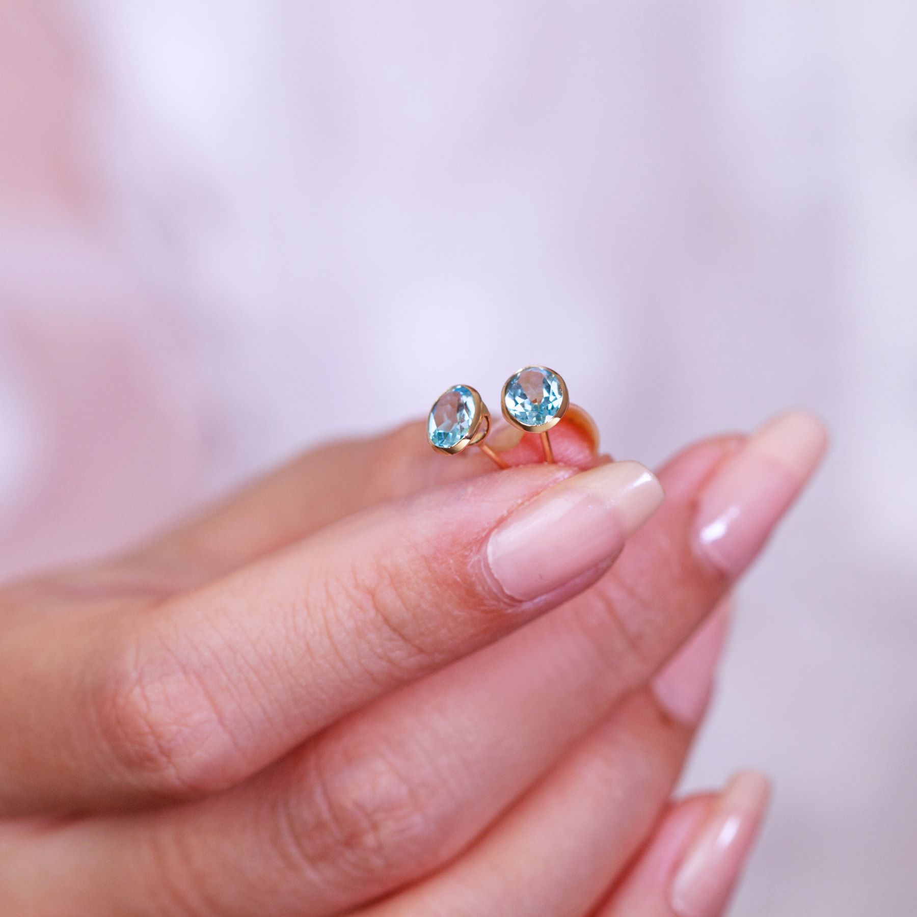 018-01-2026-E643TP(7x5) 1 Blue Topaz Oval Stud Earrings
